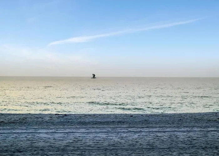 Apartment Stones Throw Beachfront Family #3 Views *