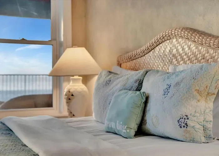 Stones Throw Beachfront Family #3 Views *