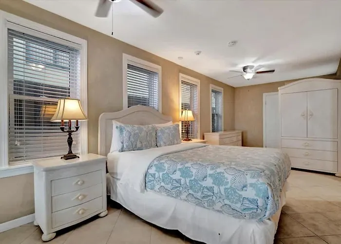 Stones Throw Beachfront Family #3 Views Clearwater Beach