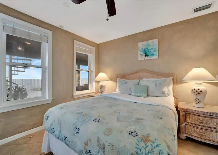 Stones Throw Beachfront Family #3 Views Apartment *