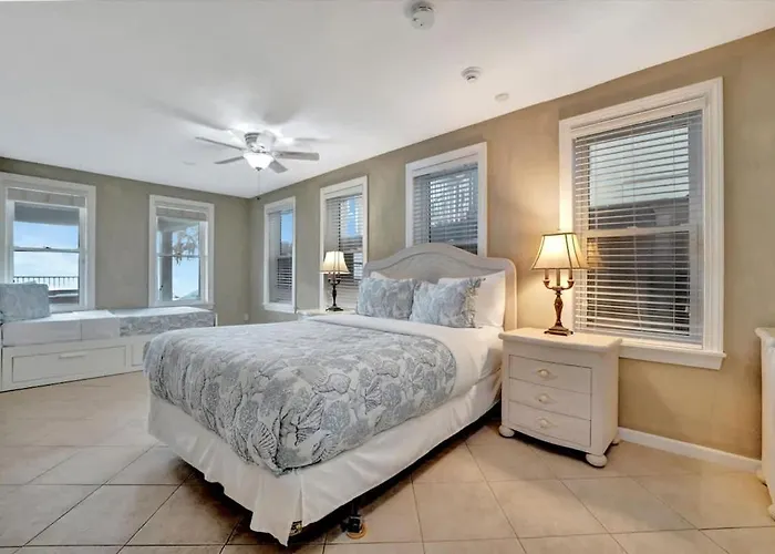 Stones Throw Beachfront Family #3 Views Clearwater Beach