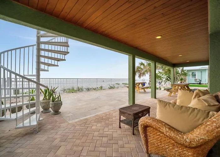 Stones Throw Beachfront Family #3 Views Apartment *