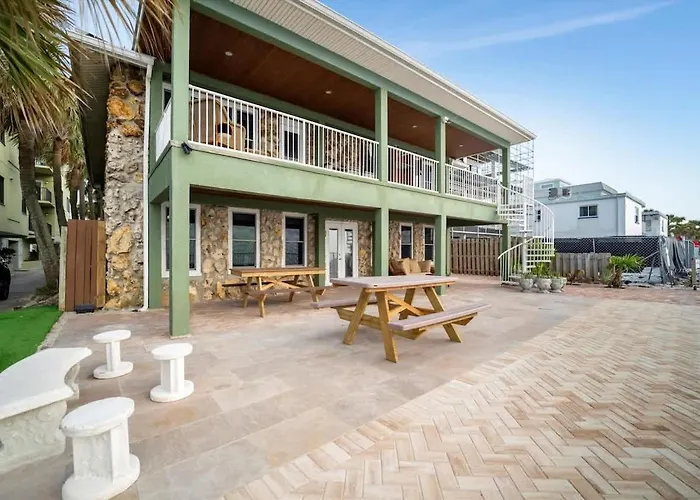 Apartment Stones Throw Beachfront Family #3 Views *