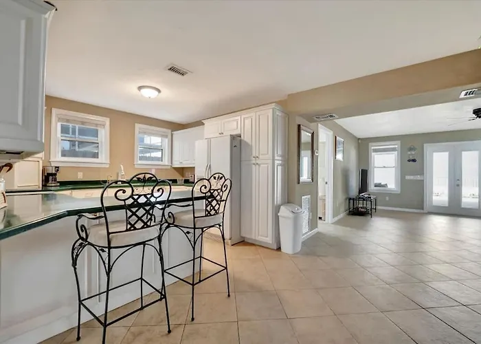 Stones Throw Beachfront Family #3 Views Apartment Clearwater Beach