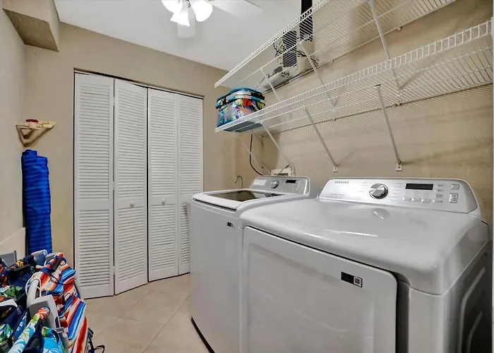 Stones Throw Beachfront Family #3 Views *